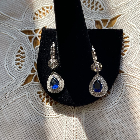 Teardrop silver earrings w/blue stones and white - Picture 5 of 5